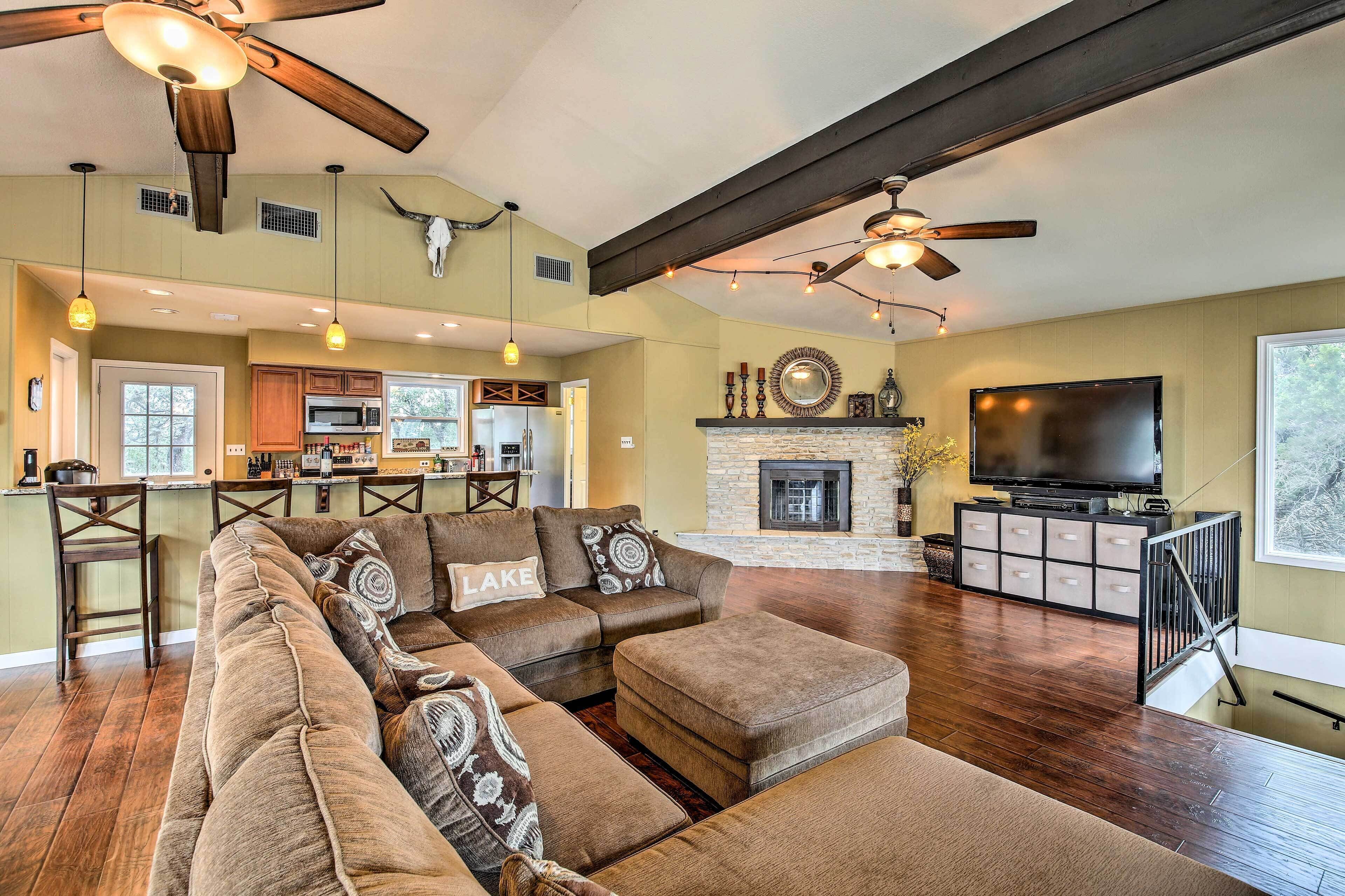 Canyon Lake Home w/ Game Room < 1 Mi to Boat Ramp!