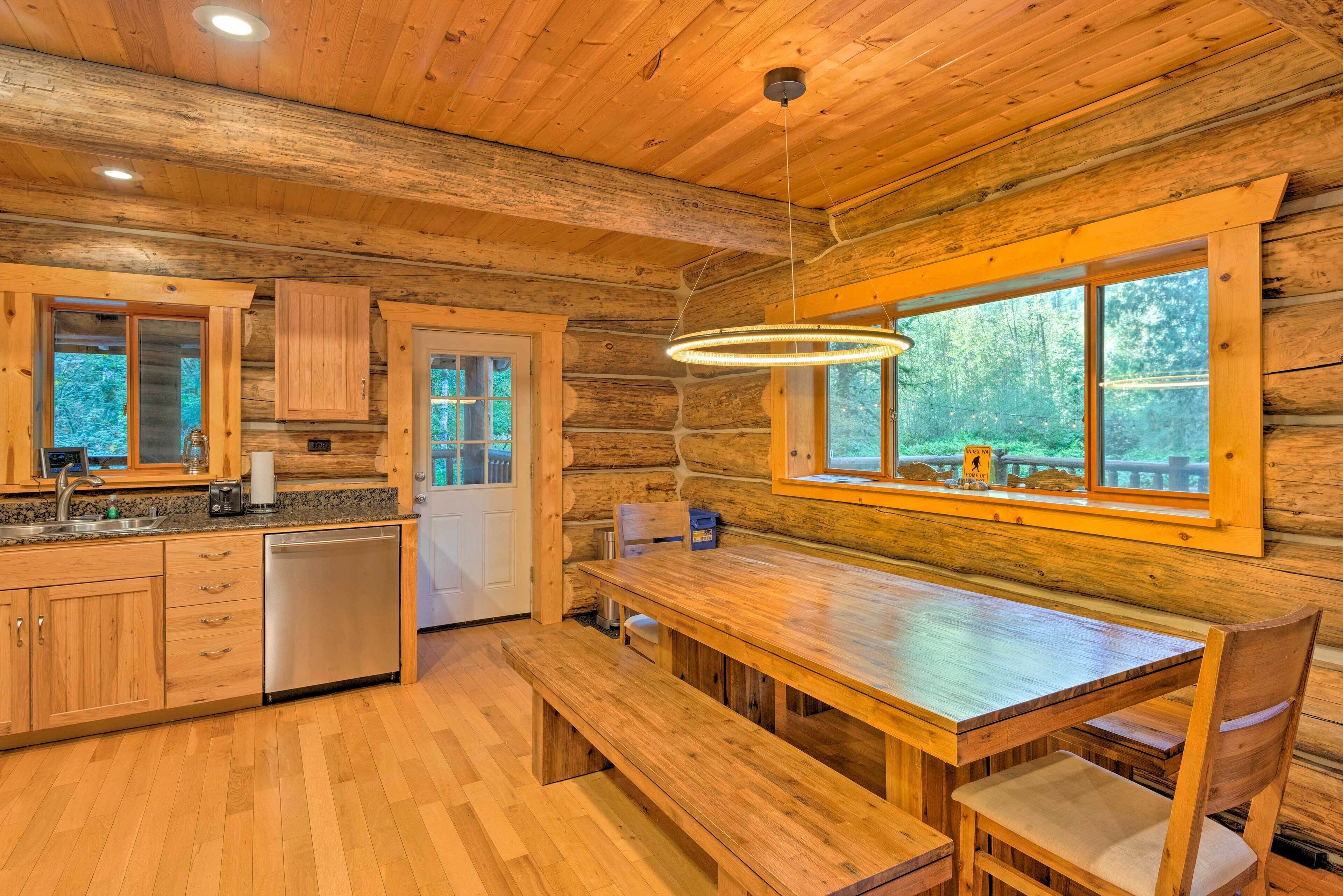 Custom Riverfront Log Home near Stevens Pass!
