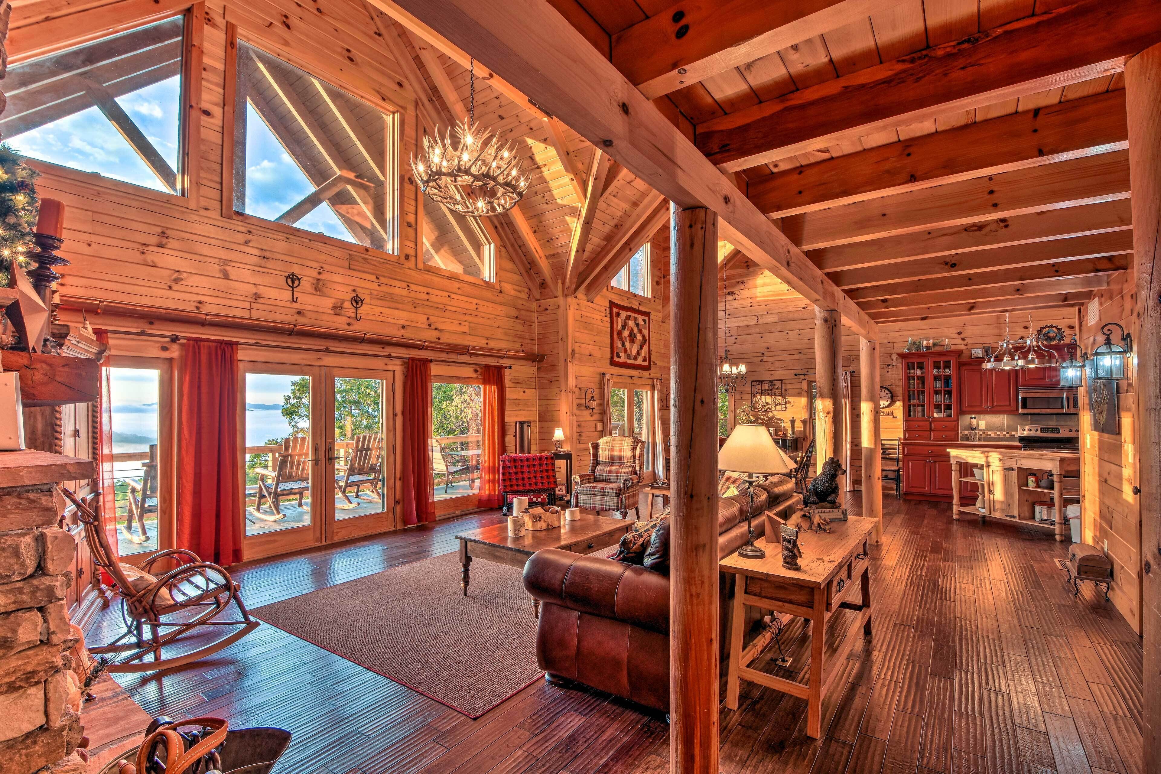 Large Luxe Cabin w/Hot Tub 16Mi to Blue Ridge