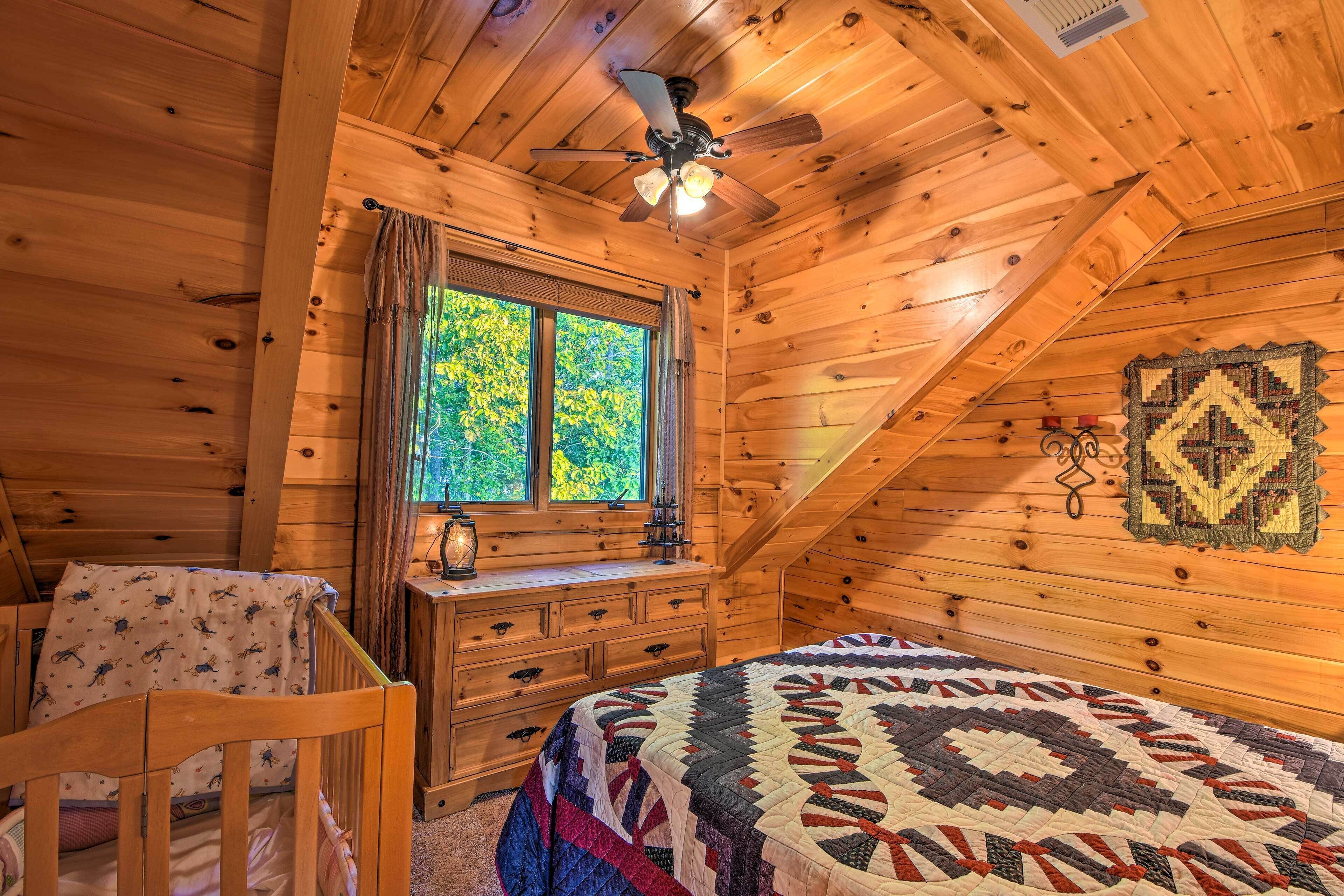 Large Luxe Cabin w/Hot Tub 16Mi to Blue Ridge
