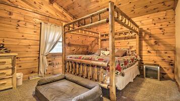 4 bedrooms, iron/ironing board, travel cot, Internet