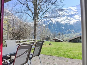 Outdoor dining - Nice apartment for 4 guests with WIFI, TV and terrace (Unter Eiger)