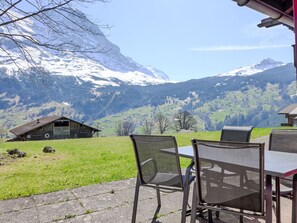 Outdoor dining - Nice apartment for 4 guests with WIFI, TV and terrace (Unter Eiger)
