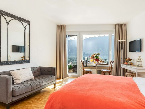 1 bedroom, travel crib, free WiFi