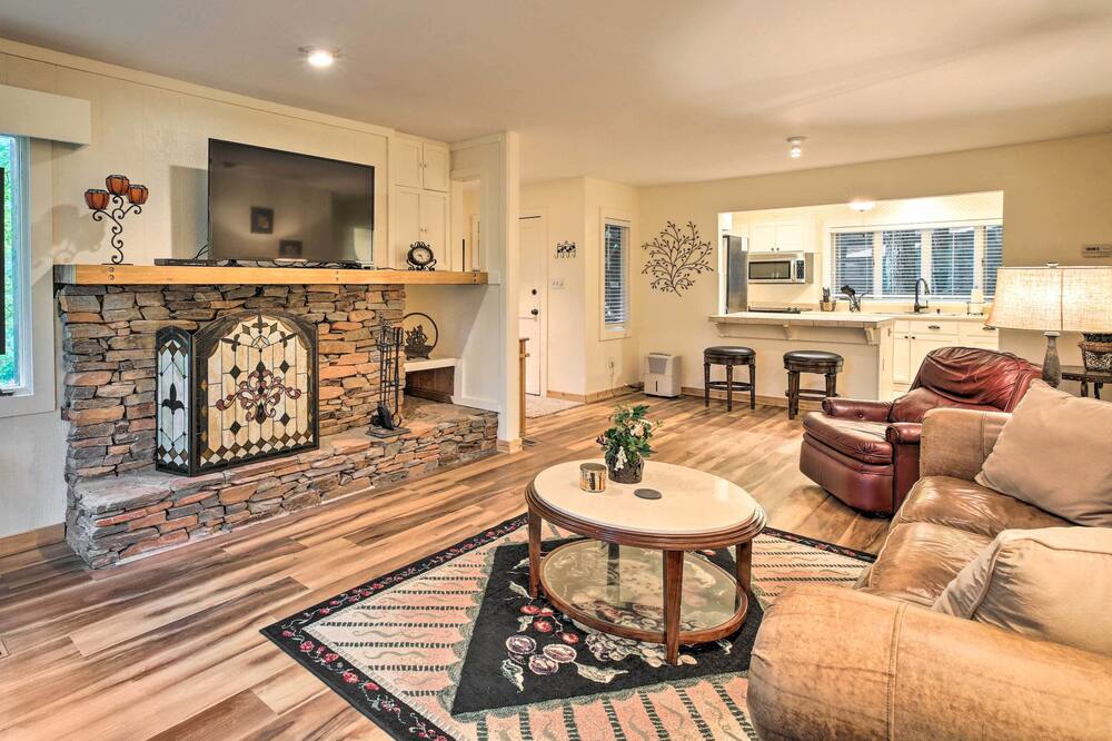 Big Canoe Condo w\/ Lake & Golf Course Access!