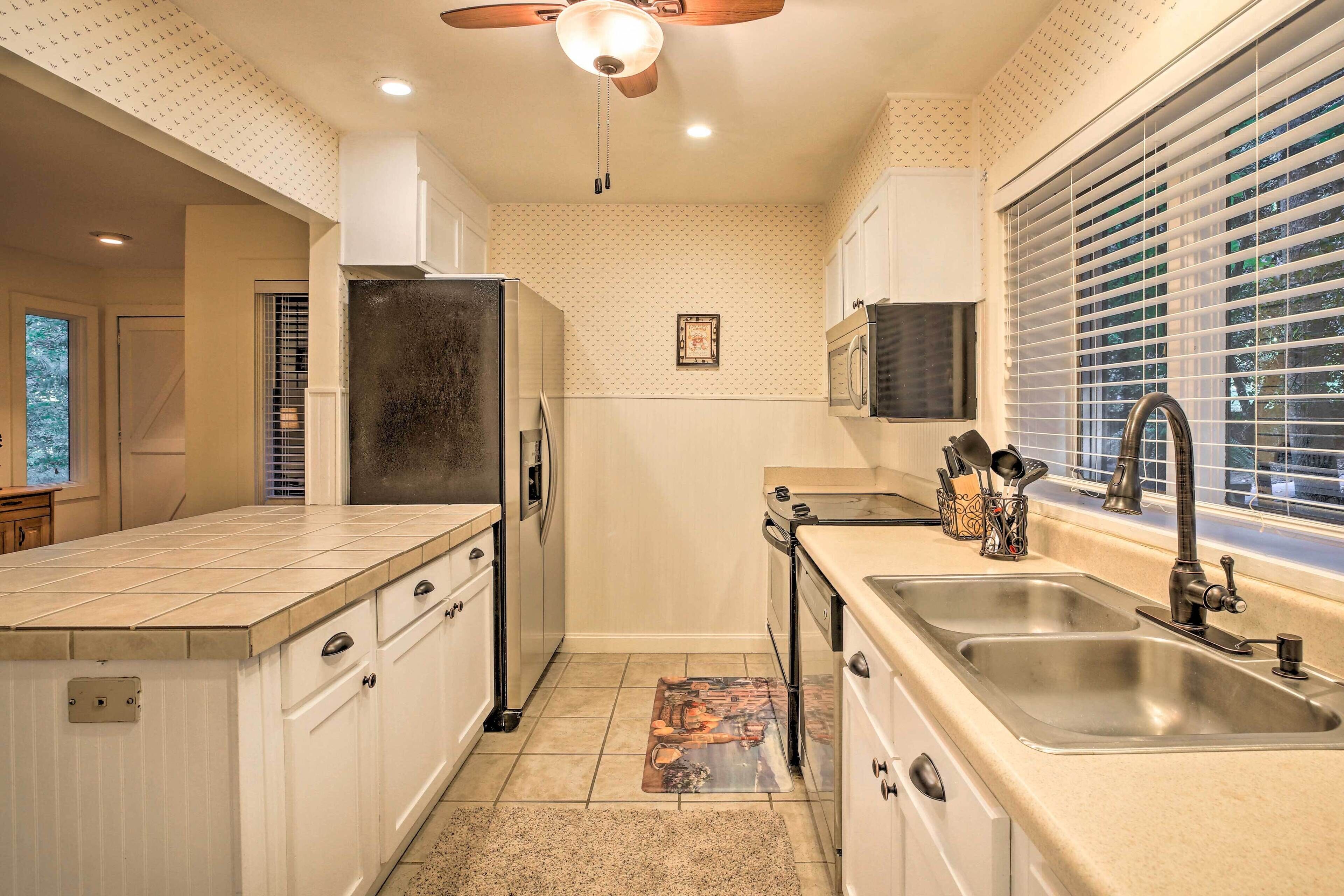 Big Canoe Condo w/ Lake & Golf Course Access!