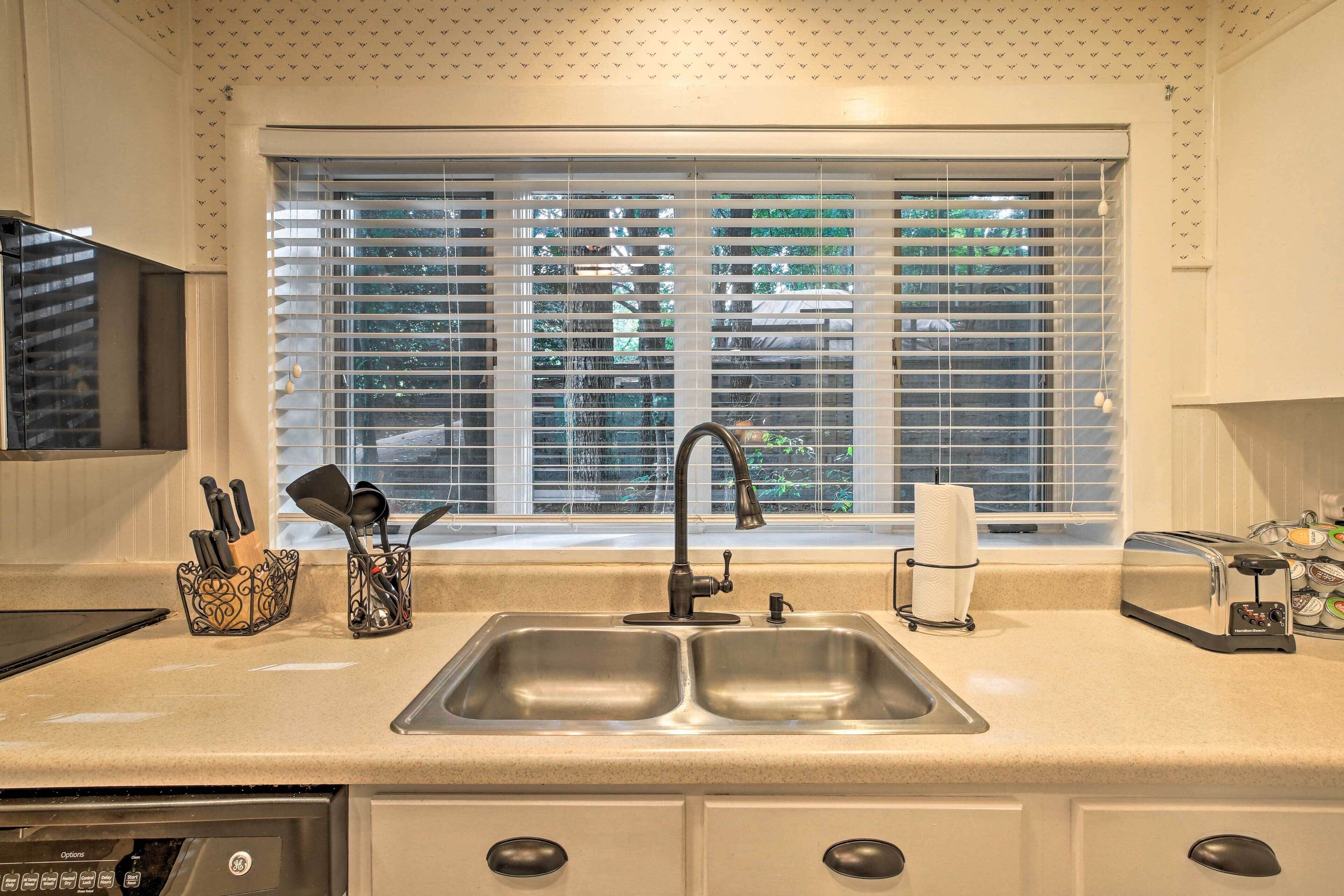 Big Canoe Condo w/ Lake & Golf Course Access!