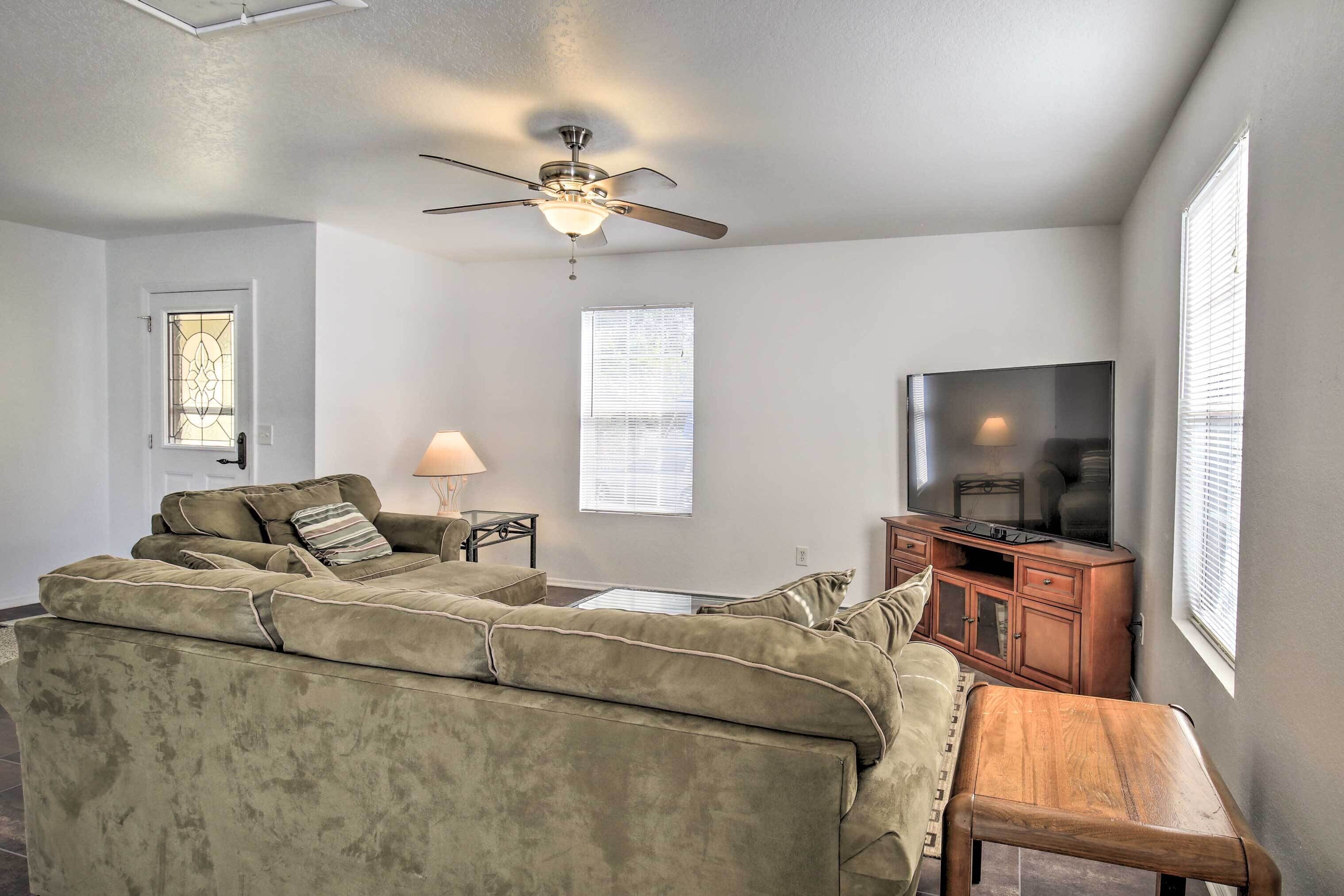 Home w/ BBQ: ~ 1 Mi to Indian Rocks Beach & Golf