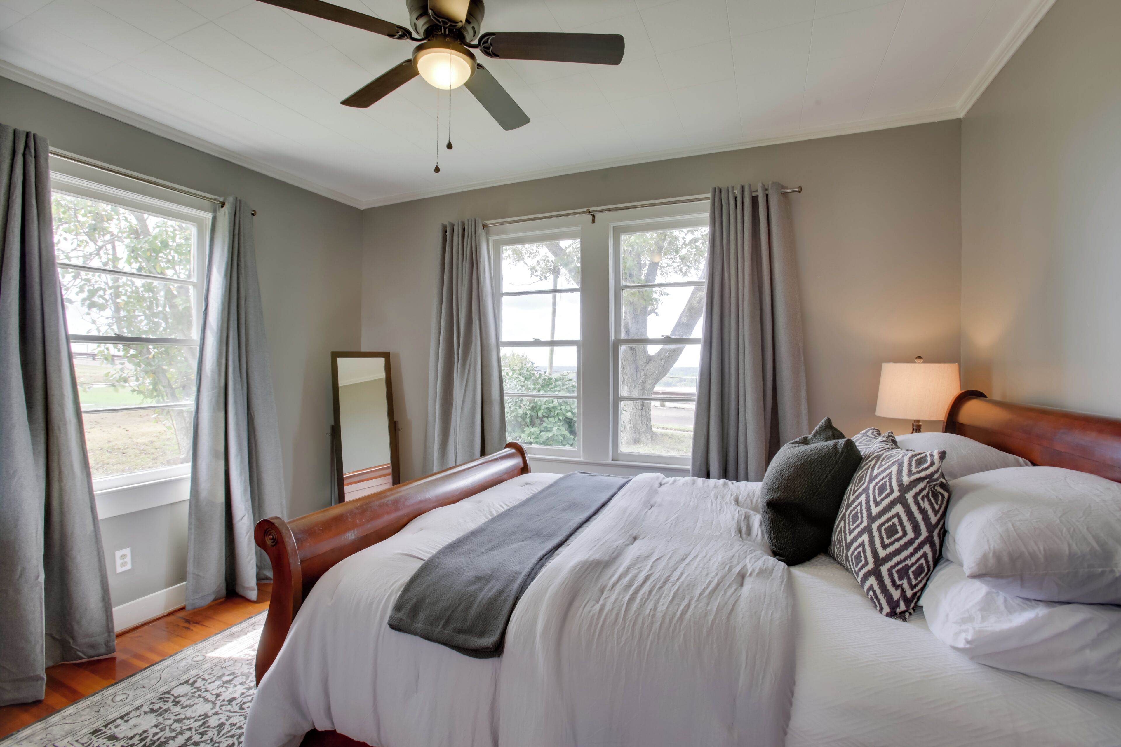 2 bedrooms, iron/ironing board, Internet, bed sheets
