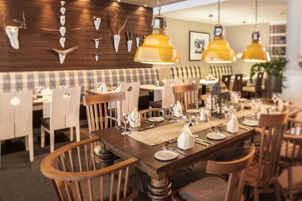 Table, Meubles, Chaise, Bâtiment, Décoration, Éclairage, Design Intérieur, Bois, Vaisselle, Immobilier