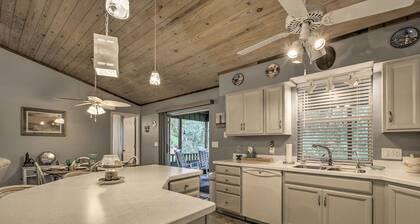 1 Mi to Boat Launch: Crystal River Home w/ Dock