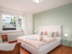 1 bedroom, travel cot, free WiFi