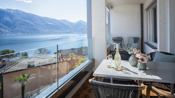 Outdoor dining - Lovely apartment for 2 people with WIFI, TV, balcony and pets allowed (Ascona)