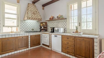 Mikrowelle, Ofen, Geschirrspüler, Hochstuhl