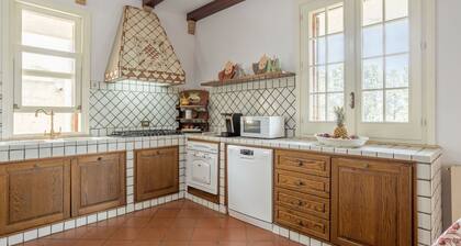 Atemberaubendes Ferienhaus mit Klimaanlage, Whirlpool, W-LAN, privatem Pool, TV und Terrasse