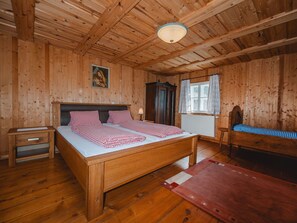 4 slaapkamers, reisbedje, gratis wifi, beddengoed