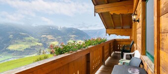 Stunning  villa for 5 people with WIFI, TV and balcony