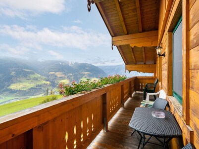 Wonderful  villa for 5 guests with WIFI, TV and balcony