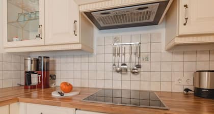 Wunderbares alleinstehendes Ferienhaus mit W-LAN, TV, Terrasse, Haustiere erlaubt und Parkplatz