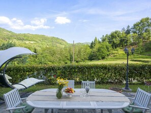 A table set outdoors with a view of a green landscape and hills. - Beautiful  villa for 8 people with private pool, WIFI, TV, balcony, pets allowed and panoramic v... (Pescia)