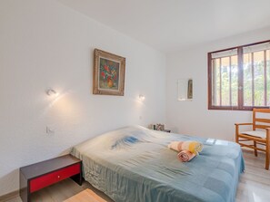 2 habitaciones, tabla de planchar con plancha, cuna de viaje y wifi 