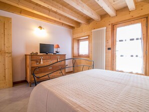 1 bedroom, travel crib, free WiFi - Nice apartment for 2 people with WIFI, TV, patio and pets allowed (Barcis)
