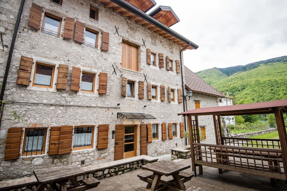 Cosy apartment for 2 guests with WIFI, TV, patio, pets allowed and parking
