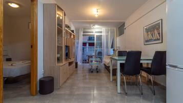 1 slaapkamer, een strijkplank/strijkijzer, gratis wifi, beddengoed