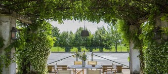 Stunning private villa for 9 guests with WIFI, TV and patio