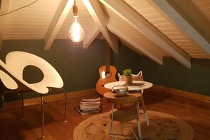 Unclassified image, 5 of 24, button