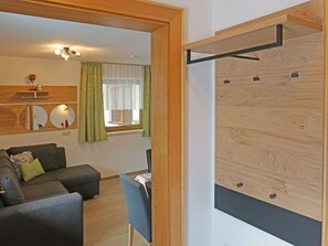 Interior - Lovely apartment for 5 people with WIFI, TV, terrace and pets allowed (Alterzoll)