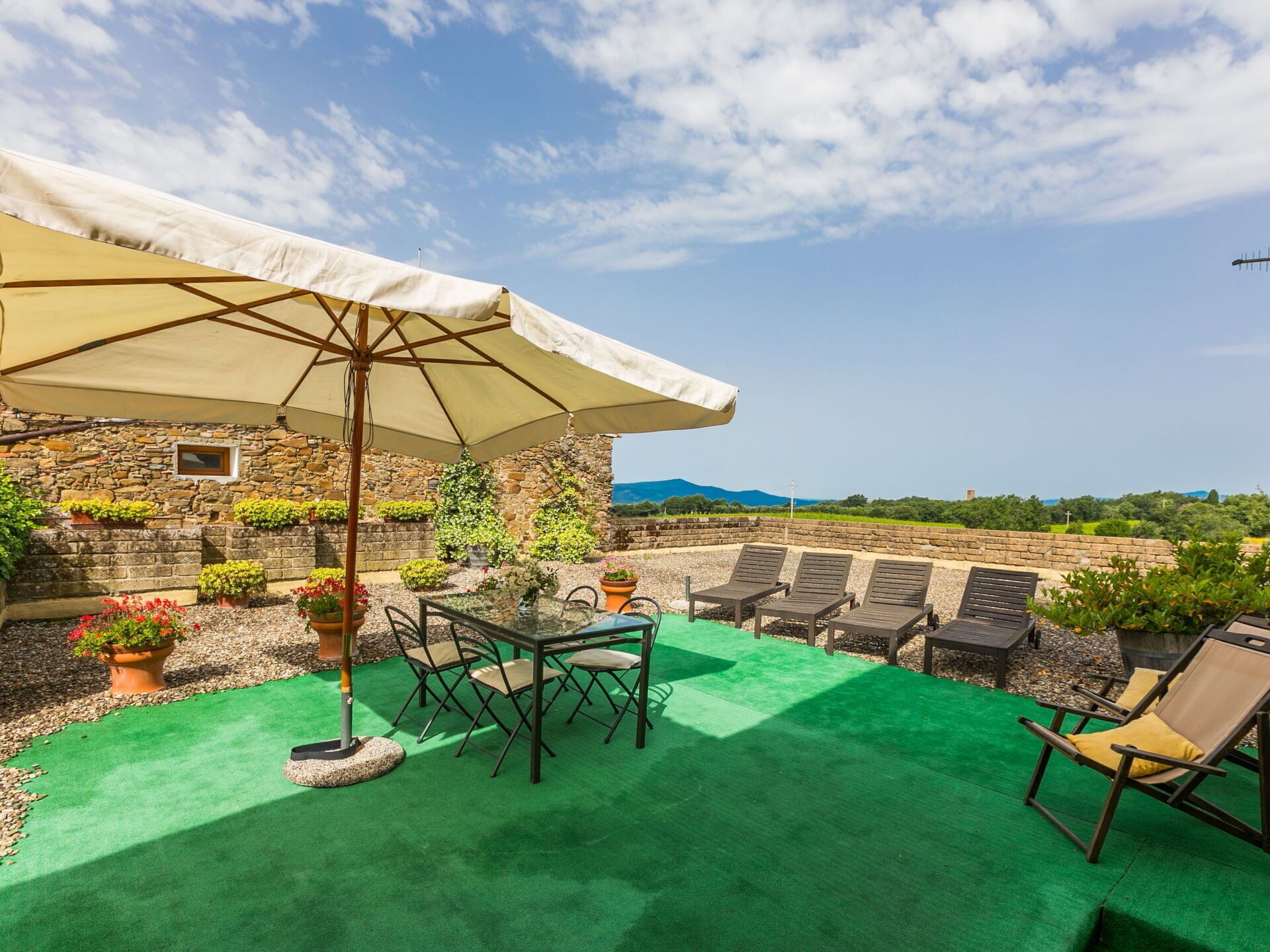 Cosy apartment in villa for 6 people with A\/C, pool, WIFI, patio and parking