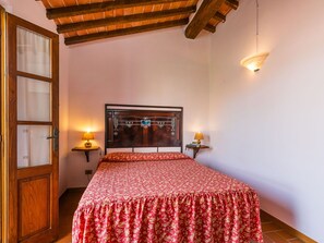 1 bedroom, travel cot, free WiFi