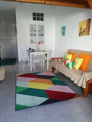 House, 2 Bedrooms | Living area | TV - Alojamento Dias (Aljezur)