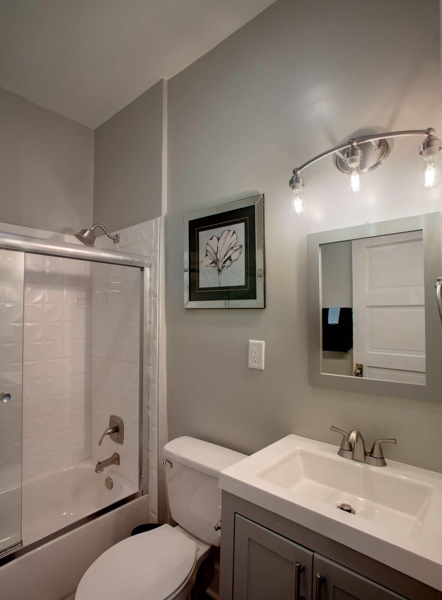 Newly Renovated Apt Outdoor Space