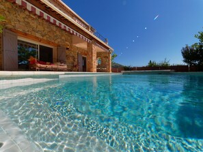 Piscine extérieure, piscine chauffée
