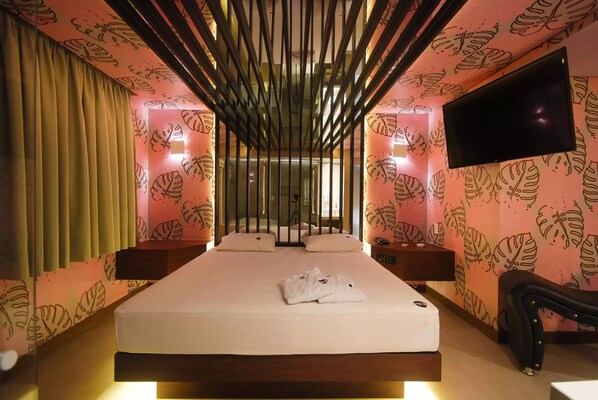 迷你吧、免費無線上網、床單