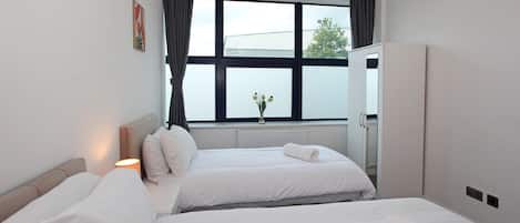 2 bedrooms, individually furnished, desk, soundproofing