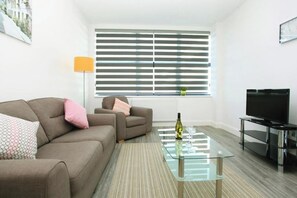 Individualmente mobiliados, escrivaninha, quartos à prova de som