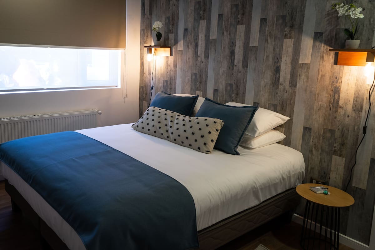 Superior tweepersoonskamer, 1 queensize bed, toegankelijk voor mindervaliden | Een minibar, een kluis op de kamer, verduisterende gordijnen