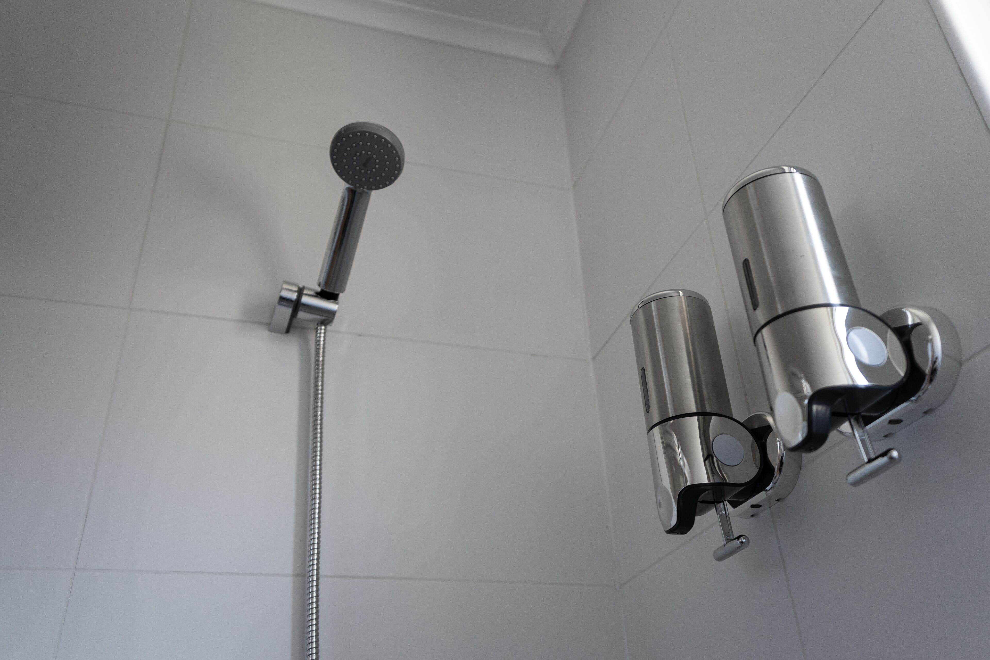 superior double room | bathroom shower