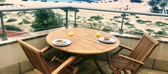 Fantastisk utsikt og beliggenhet. Romslig 1 sengs leilighet direkte på stranden El Cotillo