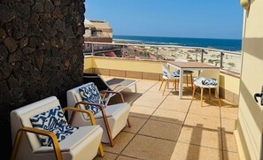 Terrace/patio - Stunning views & location. Spacious 1 bed apartment directly on beach El Cotillo (El Cotillo)