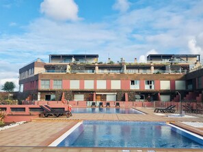 Outdoor pool, sun loungers