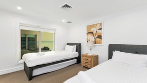 3 bedrooms, iron/ironing board, Internet, bed sheets