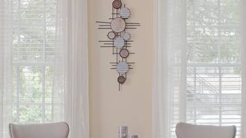 聯排別墅, 2 間臥室 | 起居區 | 0-吋平面電視、有線頻道、電視、Netflix