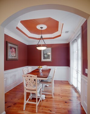 Luxury 3Bed Townhouse in Historic Downtown Savannah | In-room dining - Beautiful 3BR Townhouse in Downtown (Savannah)