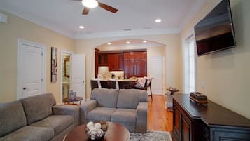 Luxury 3Bed Townhouse in Historic Downtown Savannah | Living room | 0-inch flat-screen TV with cable channels, TV, Netflix