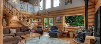 Bonny Sky Lodge- private riverfront log cabin w/ mountain view, hot tub, generator backup!