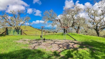 Hus, flere senger (LX 57 Weathertop Rustic Ranch in Carm) | Overnattingsstedets uteområder